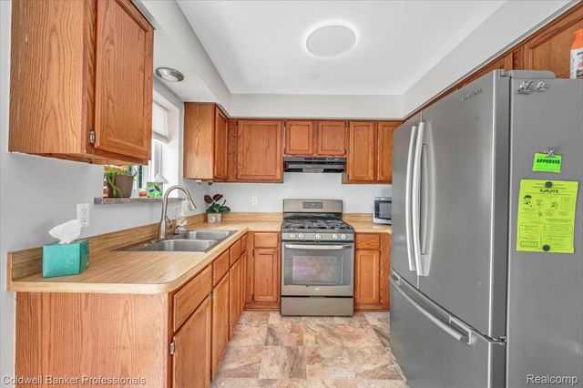 5969 N Bay, Village Of Clarkston, MI 48346