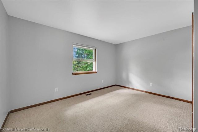 5969 N Bay, Village Of Clarkston, MI 48346