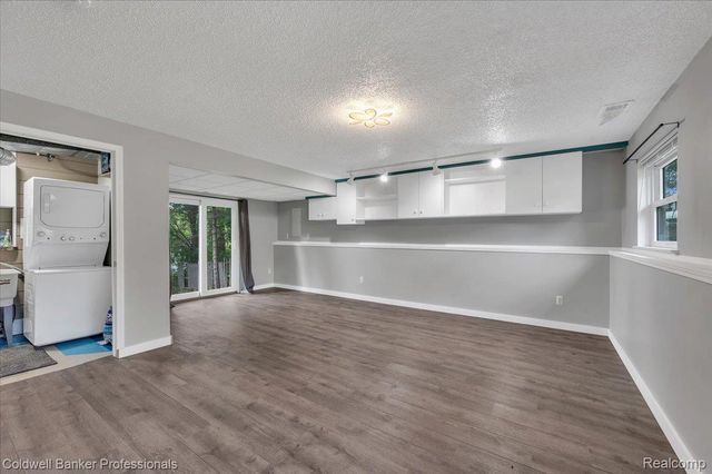 5969 N Bay, Village Of Clarkston, MI 48346