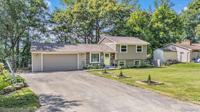 5969 N Bay, Village Of Clarkston, MI 48346