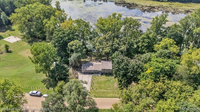 5969 N Bay, Village Of Clarkston, MI 48346
