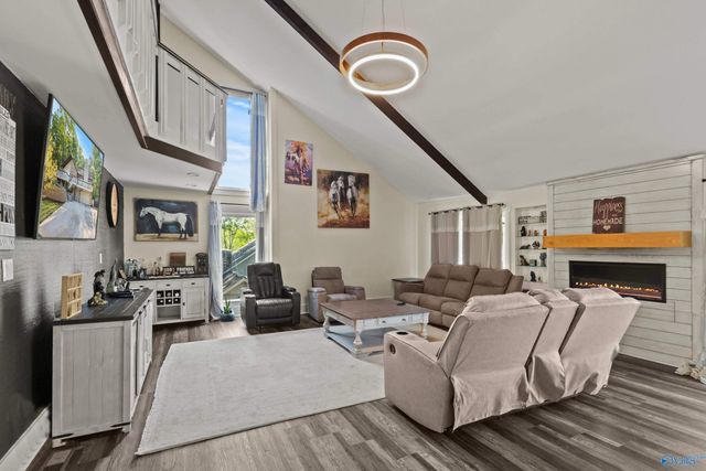 7705 Oakridge Drive SE, Huntsville, AL 35802