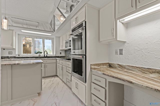 7705 Oakridge Drive SE, Huntsville, AL 35802