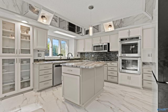 7705 Oakridge Drive SE, Huntsville, AL 35802