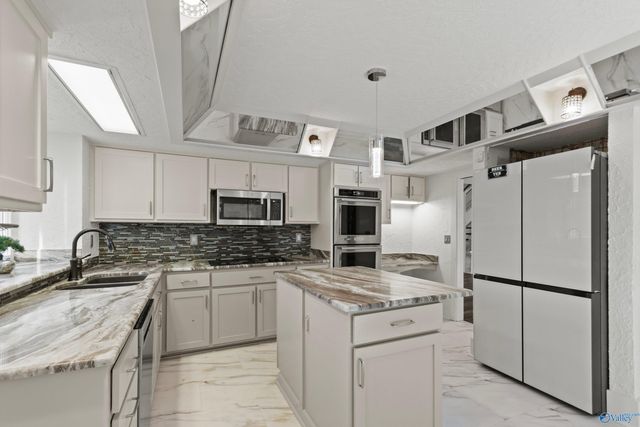 7705 Oakridge Drive SE, Huntsville, AL 35802