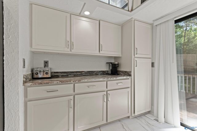 7705 Oakridge Drive SE, Huntsville, AL 35802