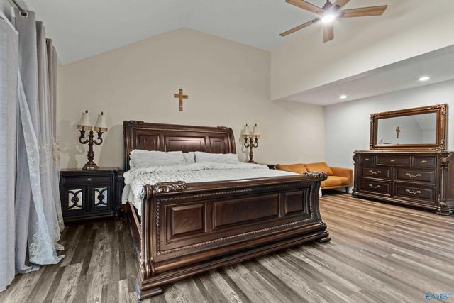 7705 Oakridge Drive SE, Huntsville, AL 35802