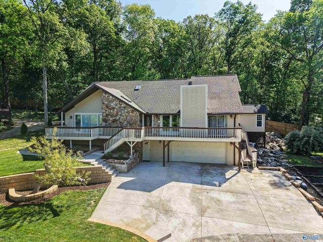 7705 Oakridge Drive SE, Huntsville, AL 35802