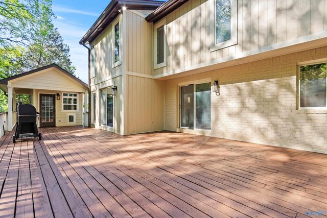 7705 Oakridge Drive SE, Huntsville, AL 35802