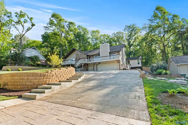 7705 Oakridge Drive SE, Huntsville, AL 35802