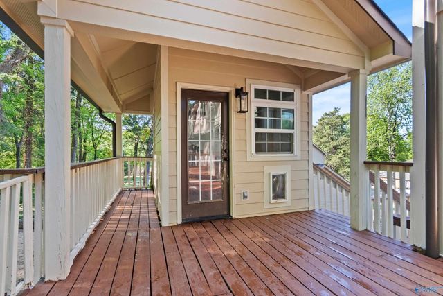 7705 Oakridge Drive SE, Huntsville, AL 35802