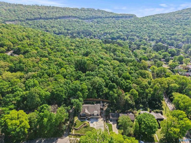 7705 Oakridge Drive SE, Huntsville, AL 35802