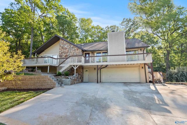 7705 Oakridge Drive SE, Huntsville, AL 35802