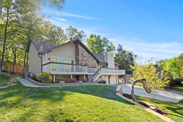 7705 Oakridge Drive SE, Huntsville, AL 35802