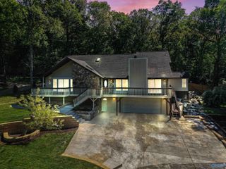 7705 Oakridge Drive SE, Huntsville, AL 35802