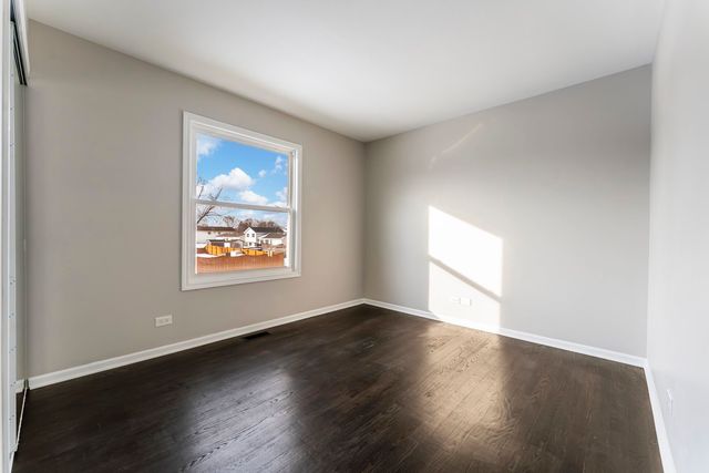 1680 Nautilus Lane, Hanover Park, IL 60133