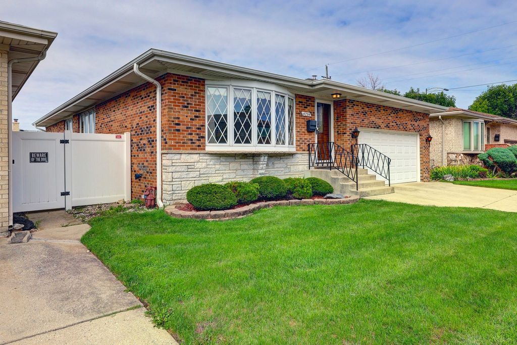 4734 N maria Court, Chicago, IL 60656 — photo 2