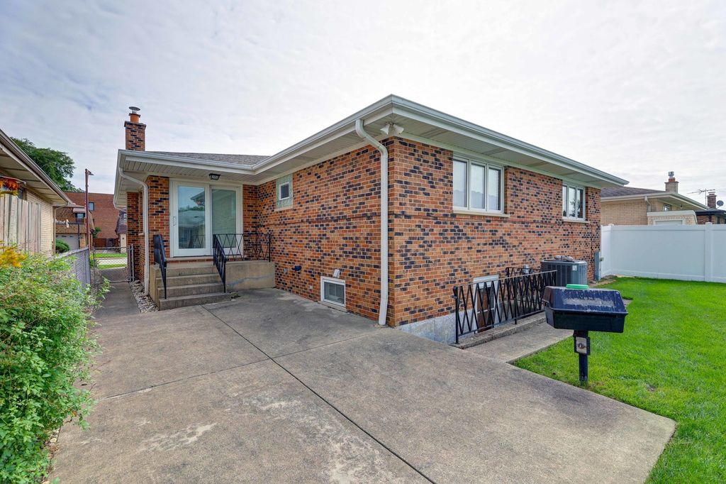 4734 N maria Court, Chicago, IL 60656 — photo 3