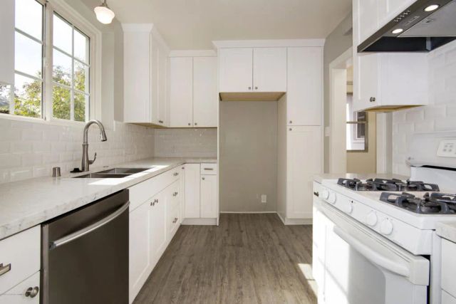 1087 S Los Robles Avenue, Pasadena, CA 91106