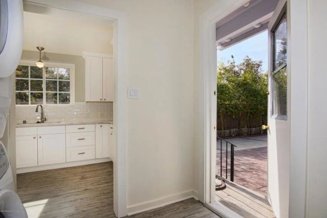 1087 S Los Robles Avenue, Pasadena, CA 91106