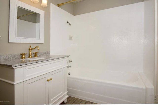 1087 S Los Robles Avenue, Pasadena, CA 91106
