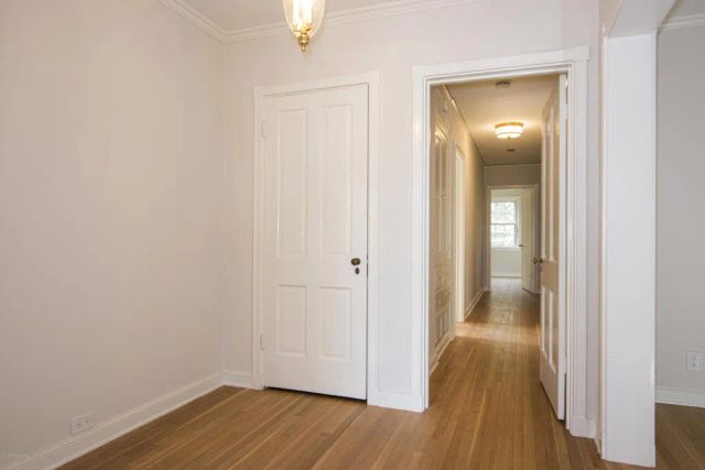 1087 S Los Robles Avenue, Pasadena, CA 91106
