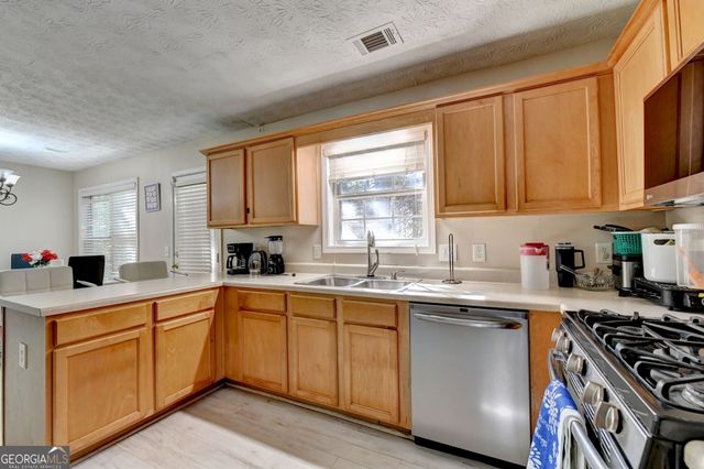 735 Castlebrooke Way, Lawrenceville, GA 30045