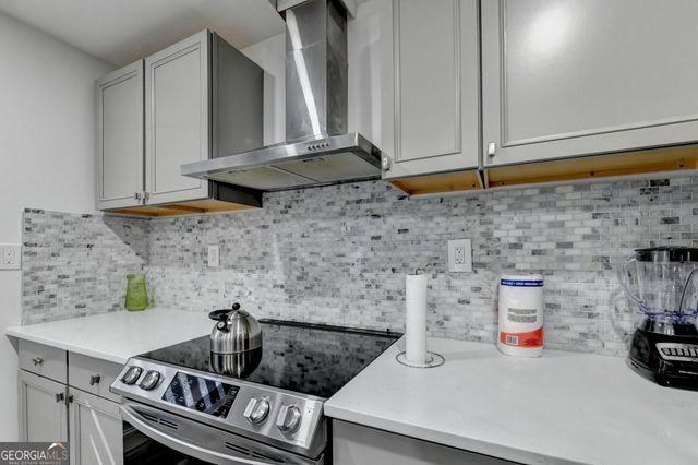 735 Castlebrooke Way, Lawrenceville, GA 30045