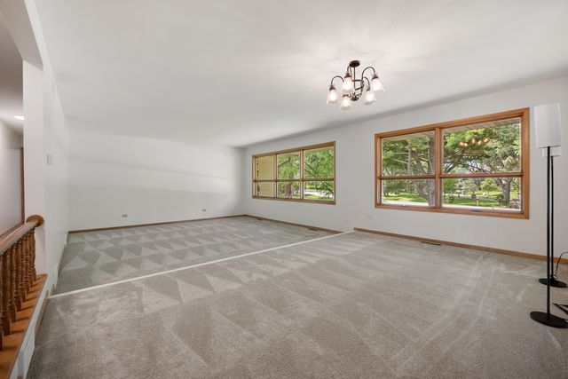 2720 N Bayview Lane, Mchenry, IL 60051