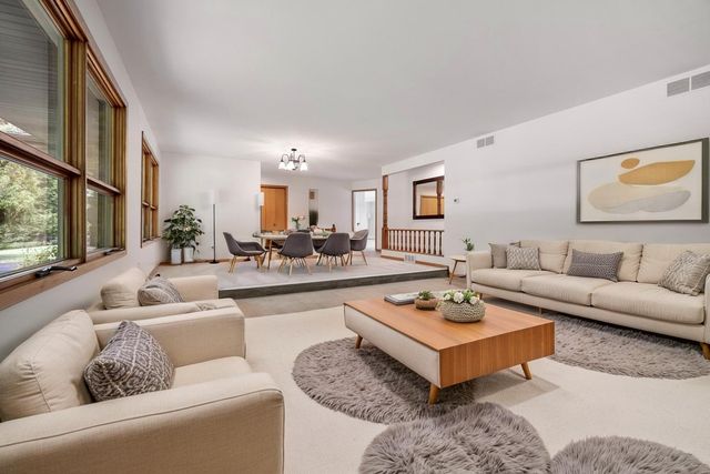2720 N Bayview Lane, Mchenry, IL 60051