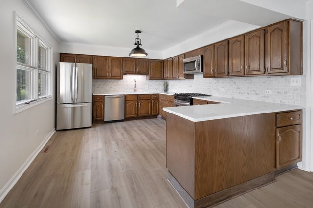 2720 N Bayview Lane, Mchenry, IL 60051