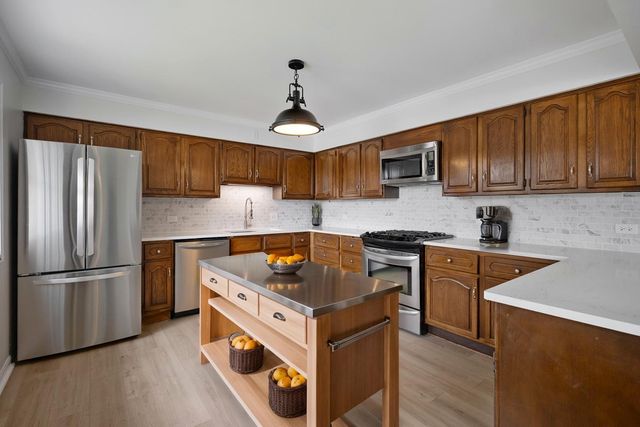2720 N Bayview Lane, Mchenry, IL 60051