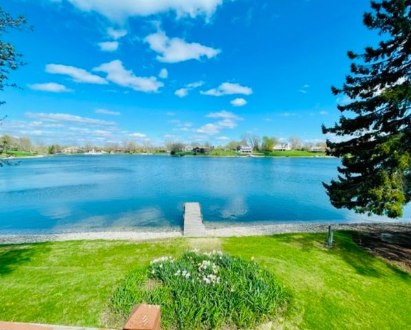 2720 N Bayview Lane, Mchenry, IL 60051
