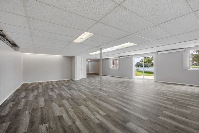 2720 N Bayview Lane, Mchenry, IL 60051