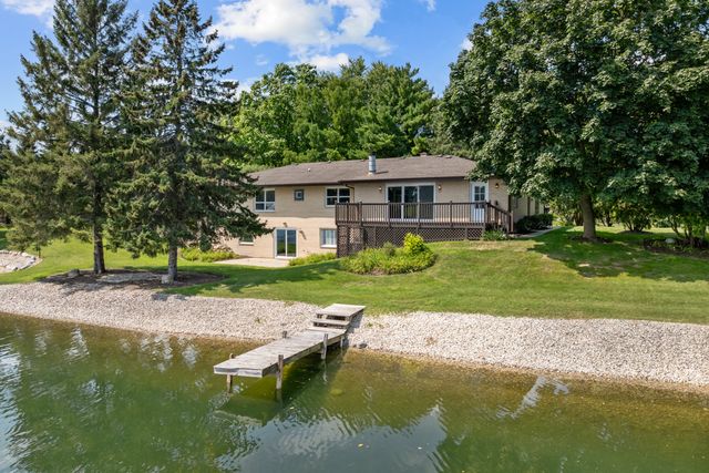 2720 N Bayview Lane, Mchenry, IL 60051