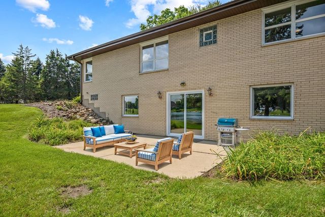 2720 N Bayview Lane, Mchenry, IL 60051
