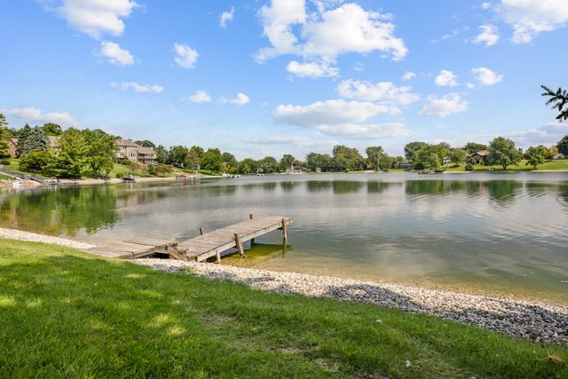 2720 N Bayview Lane, Mchenry, IL 60051