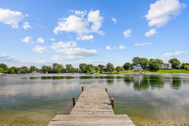 2720 N Bayview Lane, Mchenry, IL 60051