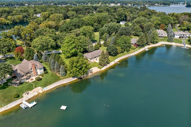 2720 N Bayview Lane, Mchenry, IL 60051