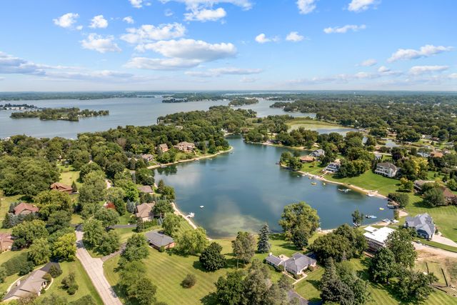 2720 N Bayview Lane, Mchenry, IL 60051
