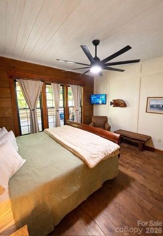 42 Rivercove Lane, Saluda, NC 28773