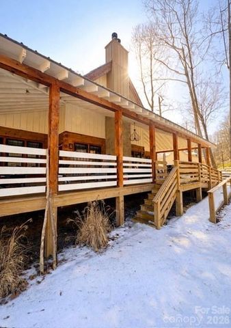 42 Rivercove Lane, Saluda, NC 28773