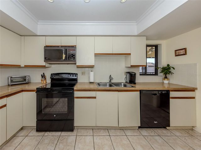 800 CAPRI ISLES BOULEVARD 236, Venice, FL 34292