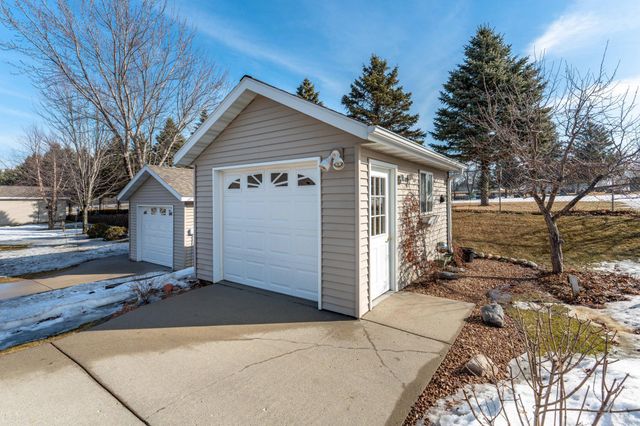 1952 Oakwood View, Fergus Falls, MN 56537
