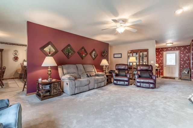 1952 Oakwood View, Fergus Falls, MN 56537