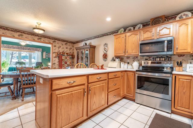 1952 Oakwood View, Fergus Falls, MN 56537