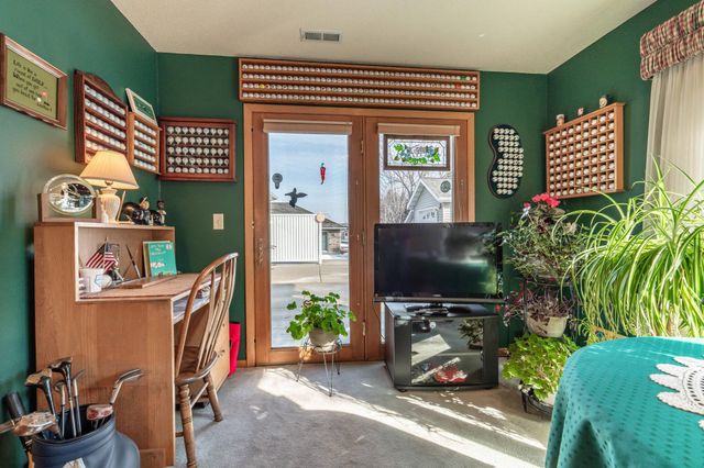 1952 Oakwood View, Fergus Falls, MN 56537