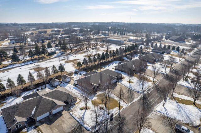 1952 Oakwood View, Fergus Falls, MN 56537