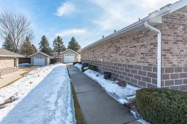1952 Oakwood View, Fergus Falls, MN 56537