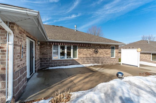 1952 Oakwood View, Fergus Falls, MN 56537